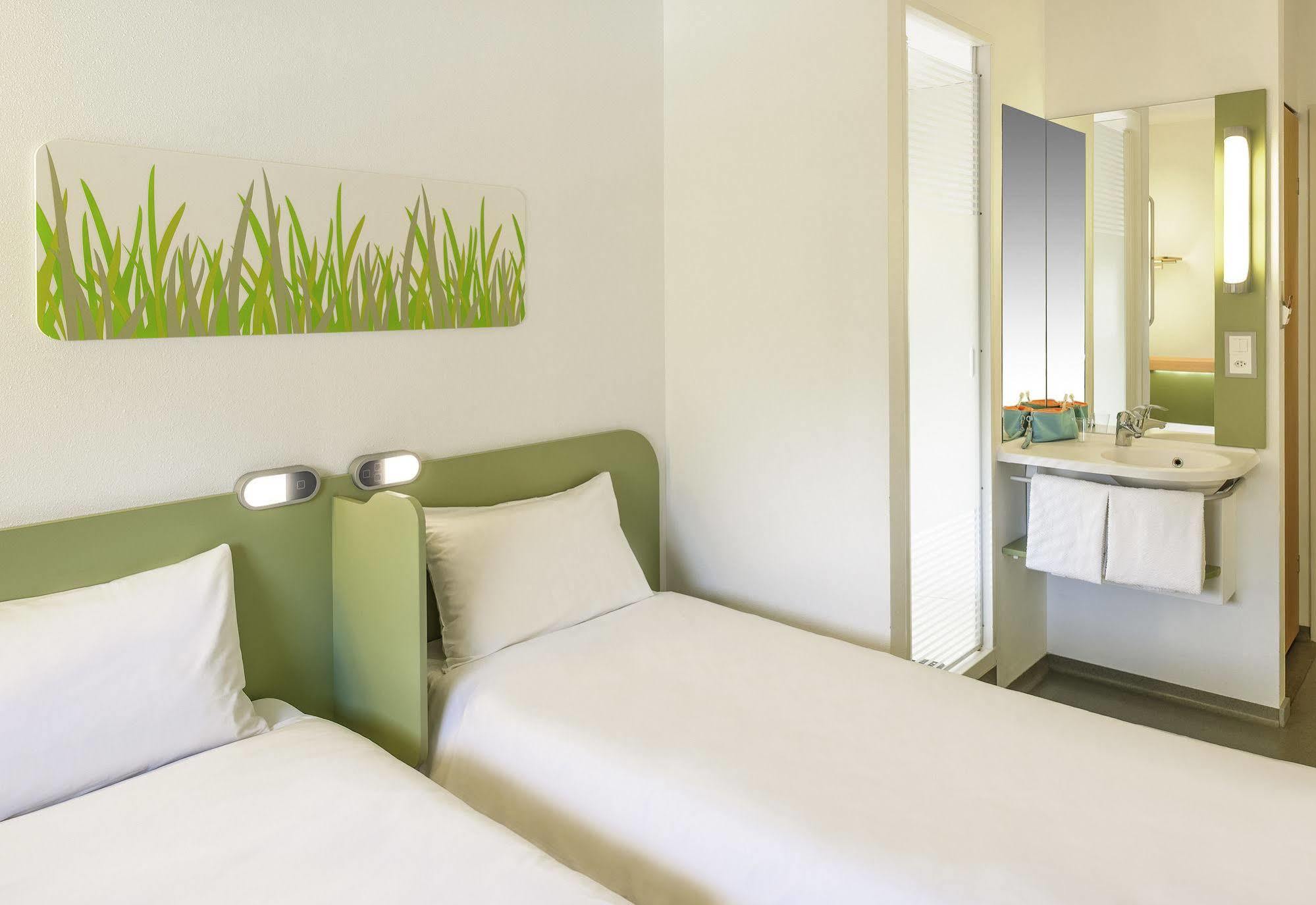 Ibis Budget Hotel *